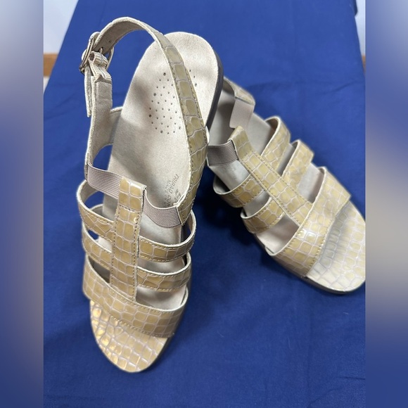 SAS Allegro Tan Sandals with Strappy Design and Cushioned Footbed Heeled - Picture 6 of 9